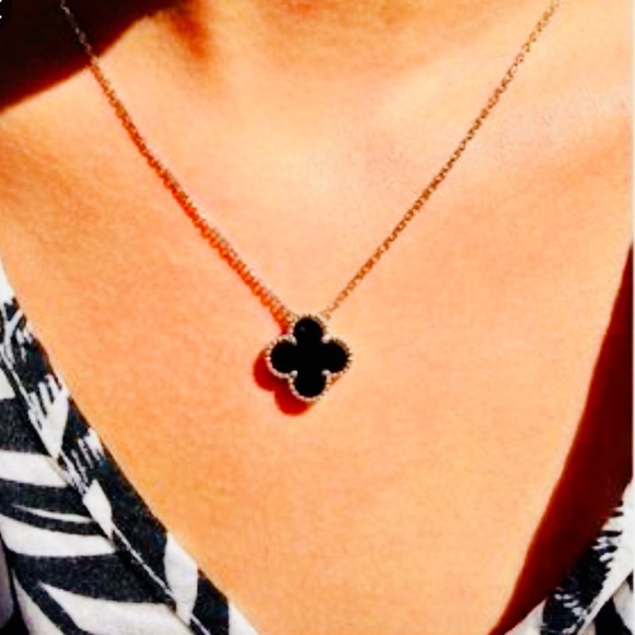 1 Oak Lucky Clover Gold Necklace Pendant - Picture 3 of 4